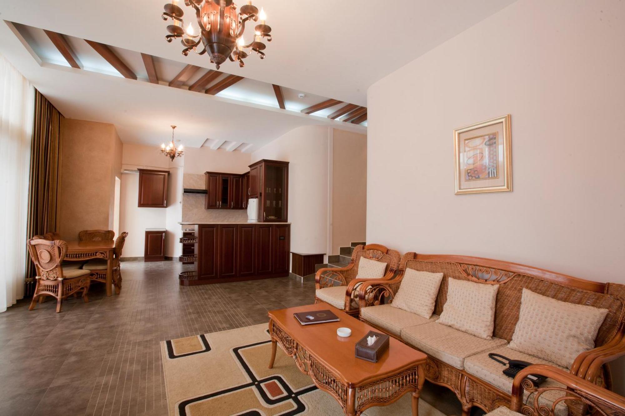 Hotel Dilijan Resort エクステリア 写真