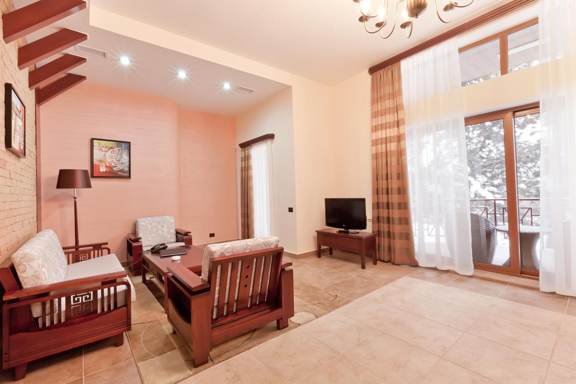Hotel Dilijan Resort エクステリア 写真