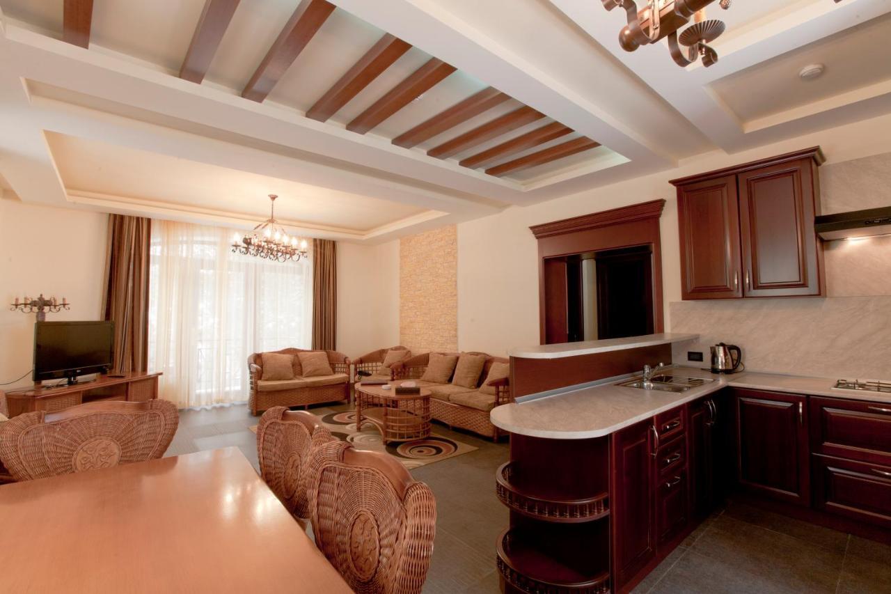Hotel Dilijan Resort エクステリア 写真